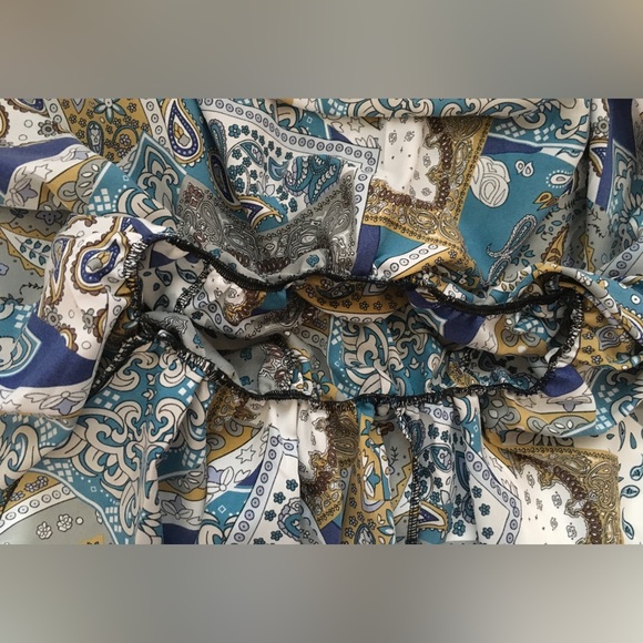 Cherie Bliss Flowing Asymmetrical Blouse. Geometric Print
Onesize fits most US14 - Picture 6 of 10